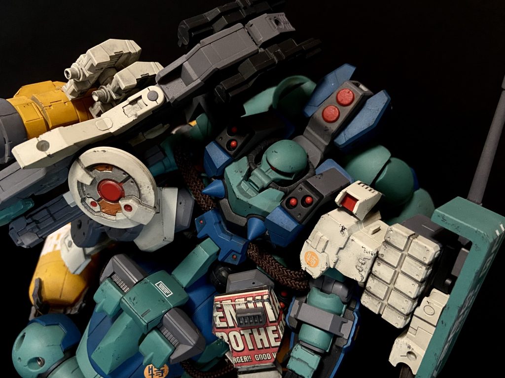 モデグラ角度。作る時にイメージしたのが、アプサラス、ビッグガン、スキウレでした。デカい武器とザクで運用するなら一纏めにしても良くない?的な感じです。笑