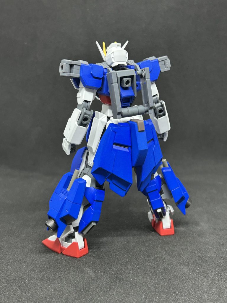 胸部 脚部 腰部に追加装甲追加装甲には各種スラスターや推進器が増設されており機敏な稼働が可能である 脚部にビームサーベルが収納されている この装備を付ける時はストライク/Asの両足に装備されていたビームダガーとショートマグナムは外す