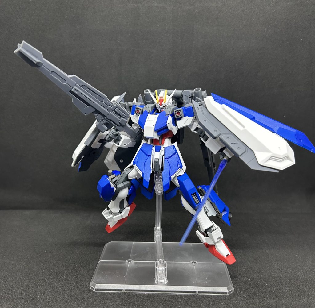 まとめ ※長いです 今回のAsとSVEはガンダム6号機マッドロックが買えずいい加減トールストライク再販して欲しいなぁ~と思いコンセプトとして採用気づいたら 基本形態は襲撃 密偵をする機体に追加武装装備状態はカチカチ装甲で遠距離攻撃機体に この子の色分けは本来のストライクに追加された装甲を青色にすると決めて制作つぶやきの方に載せているのですが元々1度完成していたAs君が妙にしっくり来なくて追加で装甲を盛りました少しアンバランスな感じがしたので 私が作ってるストライクシリーズは基本ルールとしてパーツの付け替えでオリジンのストライクに戻せるもしくは近いシルエットに戻るように作っています今回のAs SVEは限りなくオリジンに戻せるように作りしたここまで追加装甲を外せるようにする予定はなかったのですが出来そうなので勢いで突っ走りました この子は難産でかつスランプの時期に制作を始めたのでしっくり来るように完成してこのような長文感想になってます・・・ ※余談というか蛇足というか次の12番目は何も決まっておらずスランプ脱却のために昔から構想があった13番目が仮組みで完成してしまいました・・・ シュムエイシ君みたいに射撃武器マシマシにするのはどうなんだろうか・・・12番目・・・ ここまで読んでくれた人は少ないと思いますが読んでくれた方 ありがとうこざいます