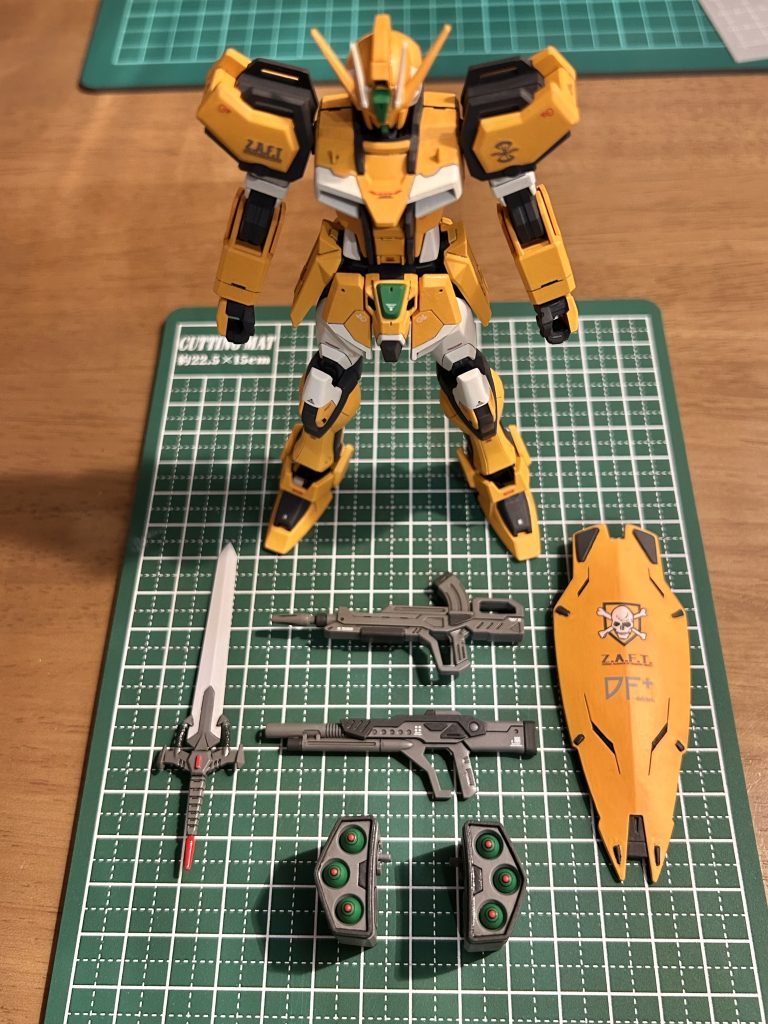 武装は機体奪取時アーマーシュナイダーしかないので専用ジンからの流用という設定でザフト武装を装備。シールドはダギイルスから流用しMGを参考にディテール追加。