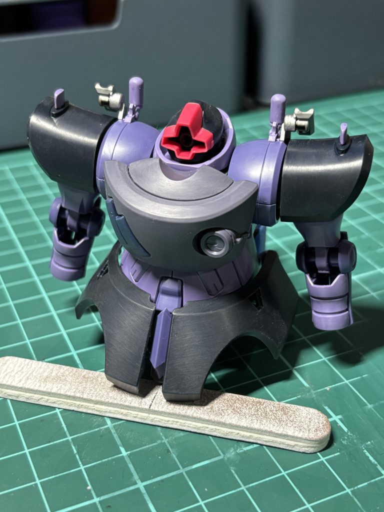 GQの中でもシンプルなカタチで面が大きいので、塗装しやすくて良い。