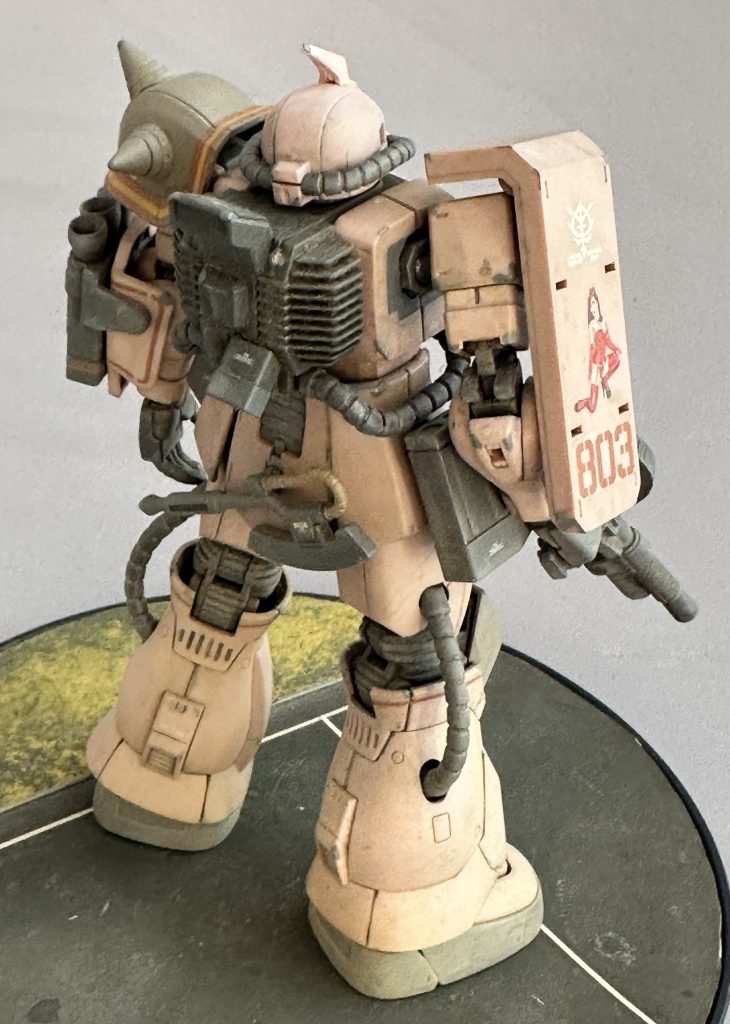 ピンクの部分は成形色ですが、グレー系のパーツはコマゴマと塗り分けております。