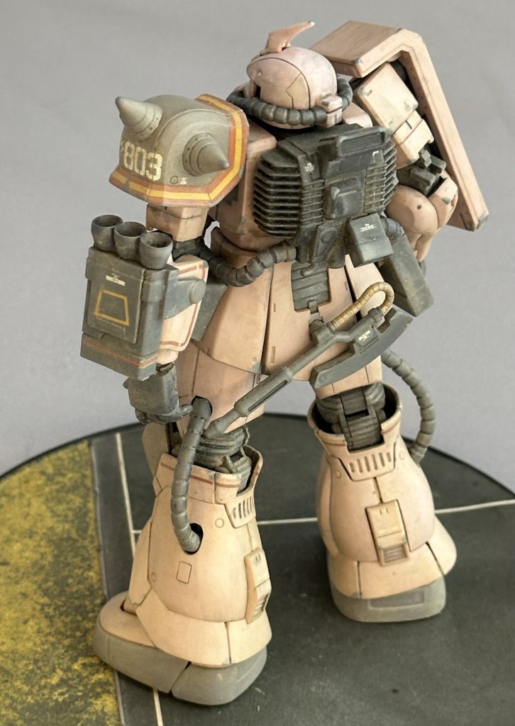 デザートタイプのバックパックにはスラスター類がついていないので、おそらくこれは流体パルスのラジエーターなんですよね？