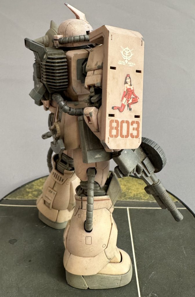 シールドにはお得意のシールドアートおねいさんデスピンクに紅いおねーさんとかおめでたいですねっ！