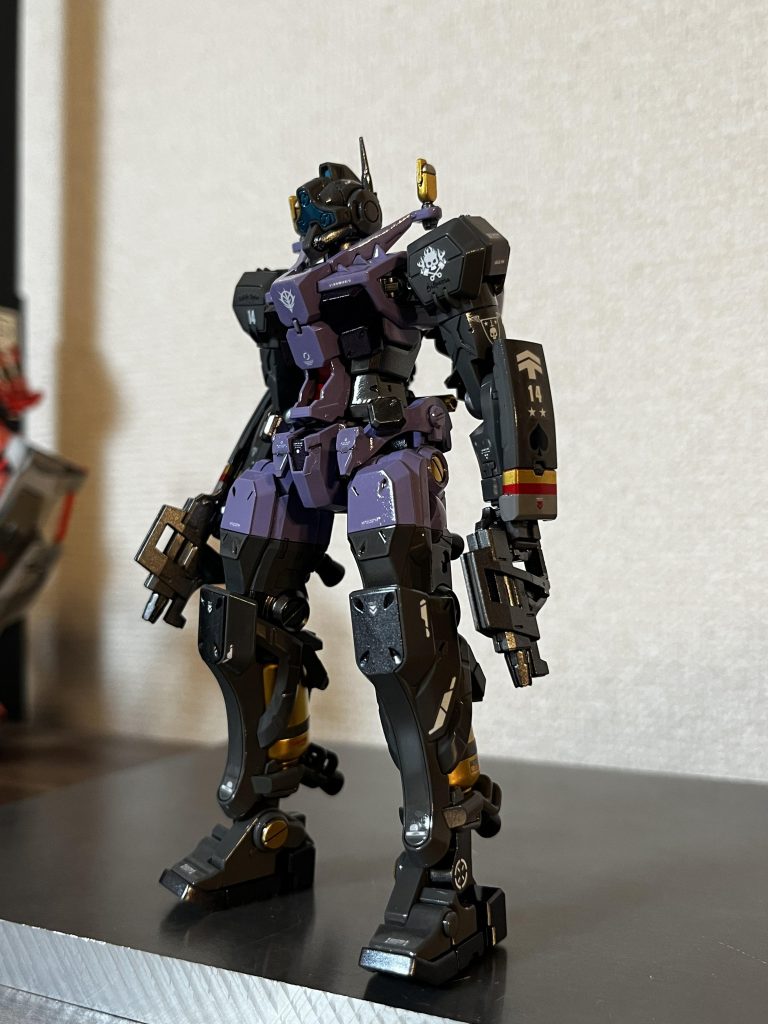 ちょっとグレーが暗すぎですね、、、。モノアイももっと明るくすれば良かったです泣