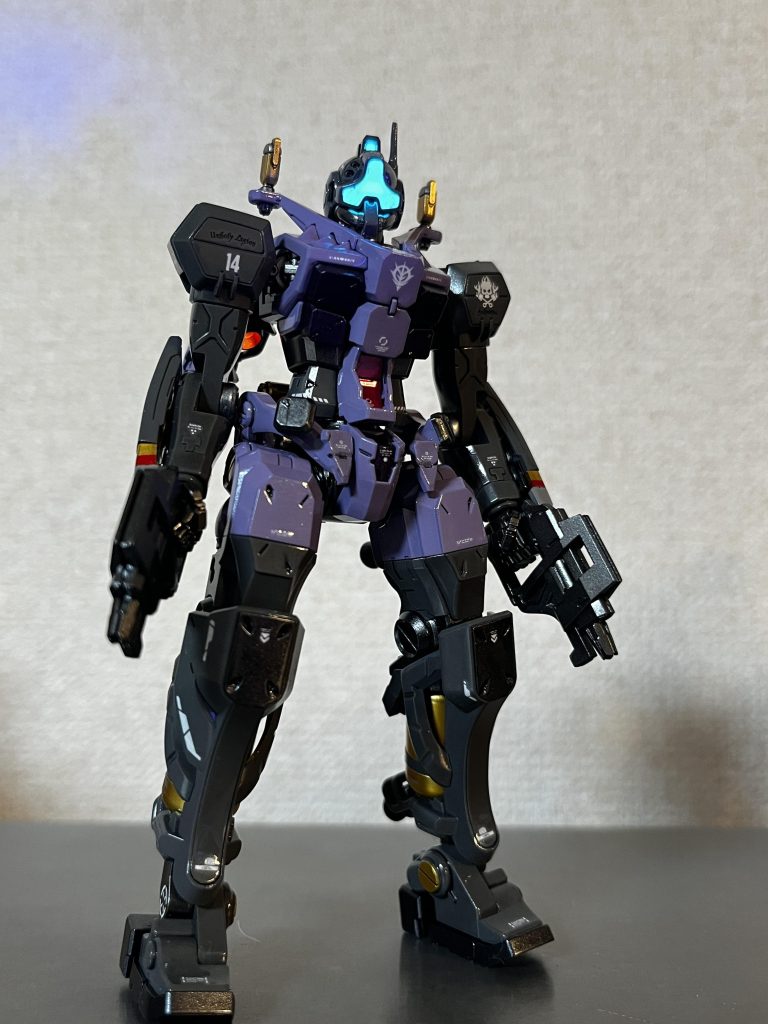 メインカメラ等は蛍光カラーで塗装しました。ビカーン✨