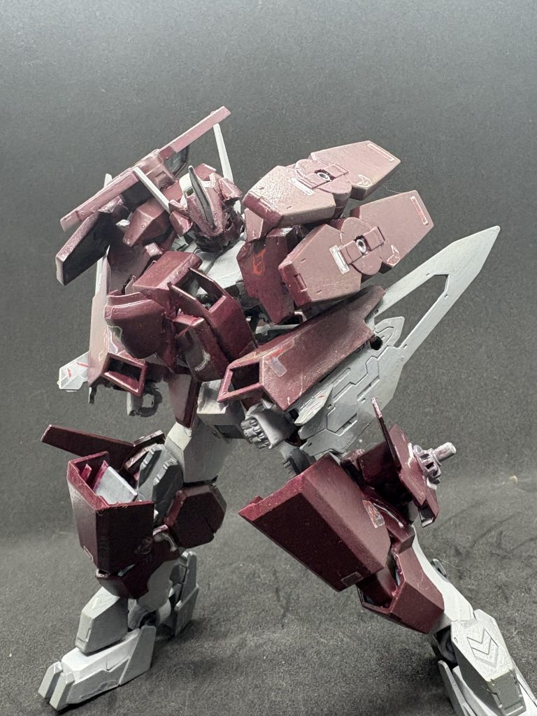 ガンダムトレーオは採掘で発見された際フレーム状態で、なおかつ中破していた