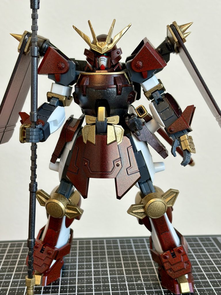 顔については、当初余っていた1/144のストライクガンダムの顔を使おうと思いましたが、スケール感的に変だったので1/100に変更しました。
