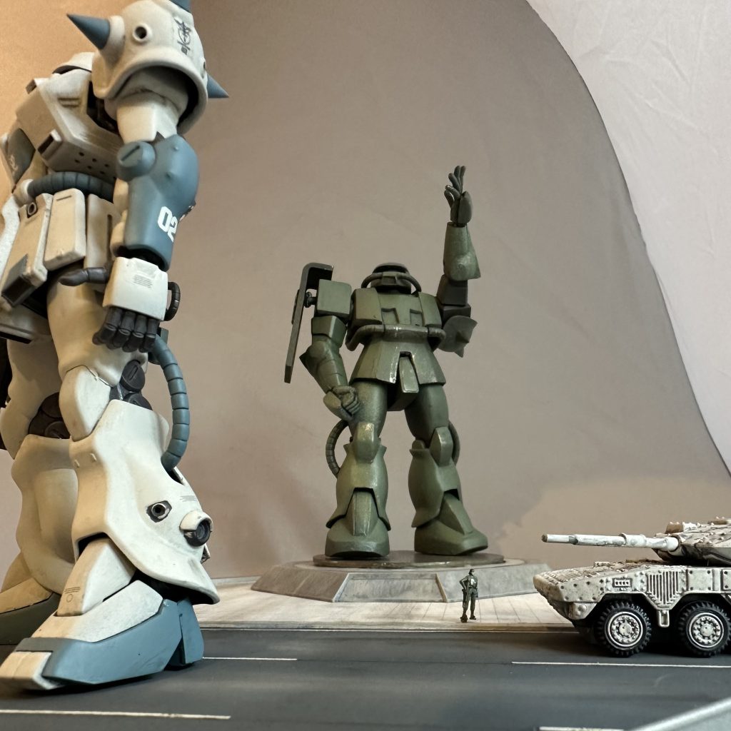 最後は一枚目の写真の元画像です。背景のジオン公王庁舎はChatGPTと協力して生成してもらいました。最後までご覧いただきありがとうございました！