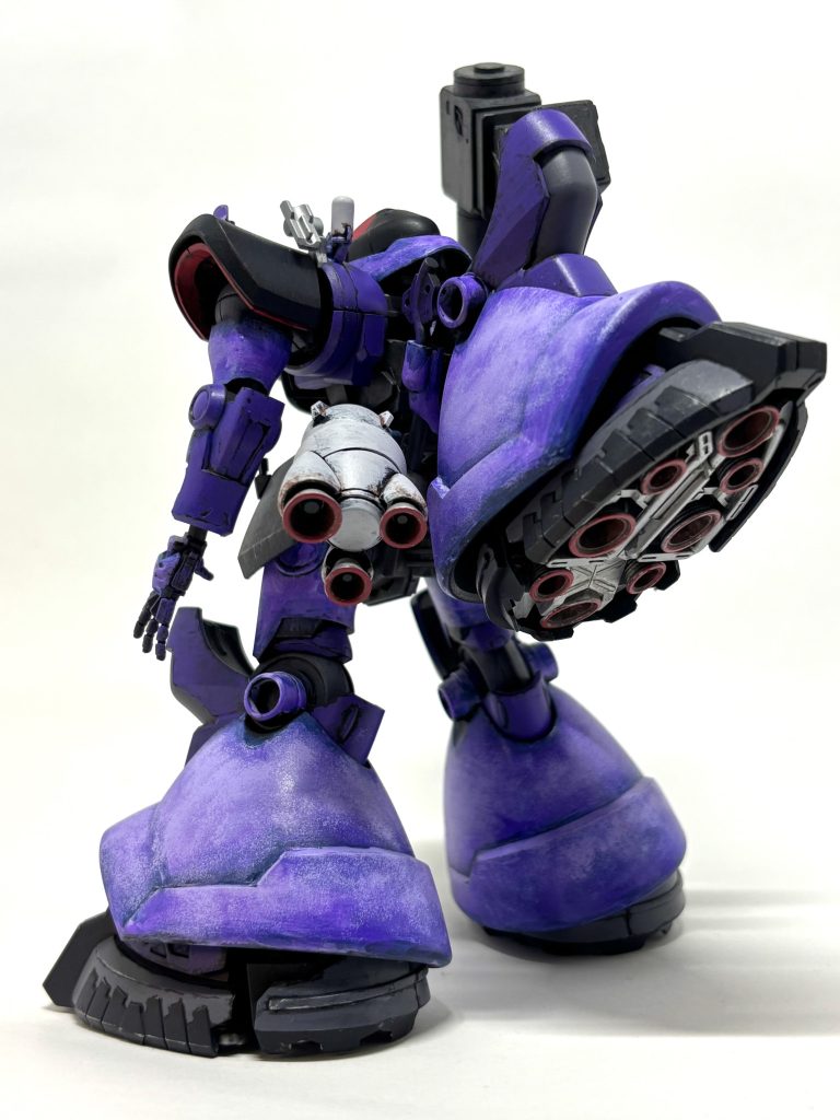 腰のバーニアはなんとなく白にしてみました。バーニアの中は焦茶、バーニアフチは赤にしてます。