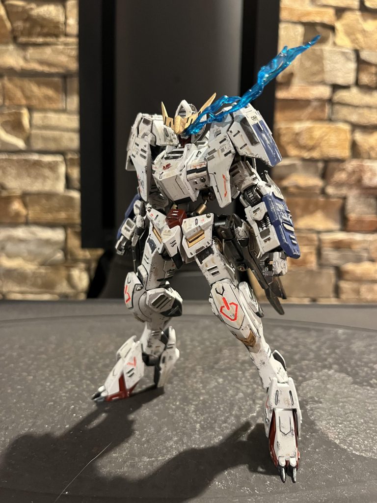 先ずは素立ちから！！ 今回はカルタ戦のバルバトスを作りたかったのでウェザリングは控えめにしつつ、雪の汚れも入れています✩⡱ 