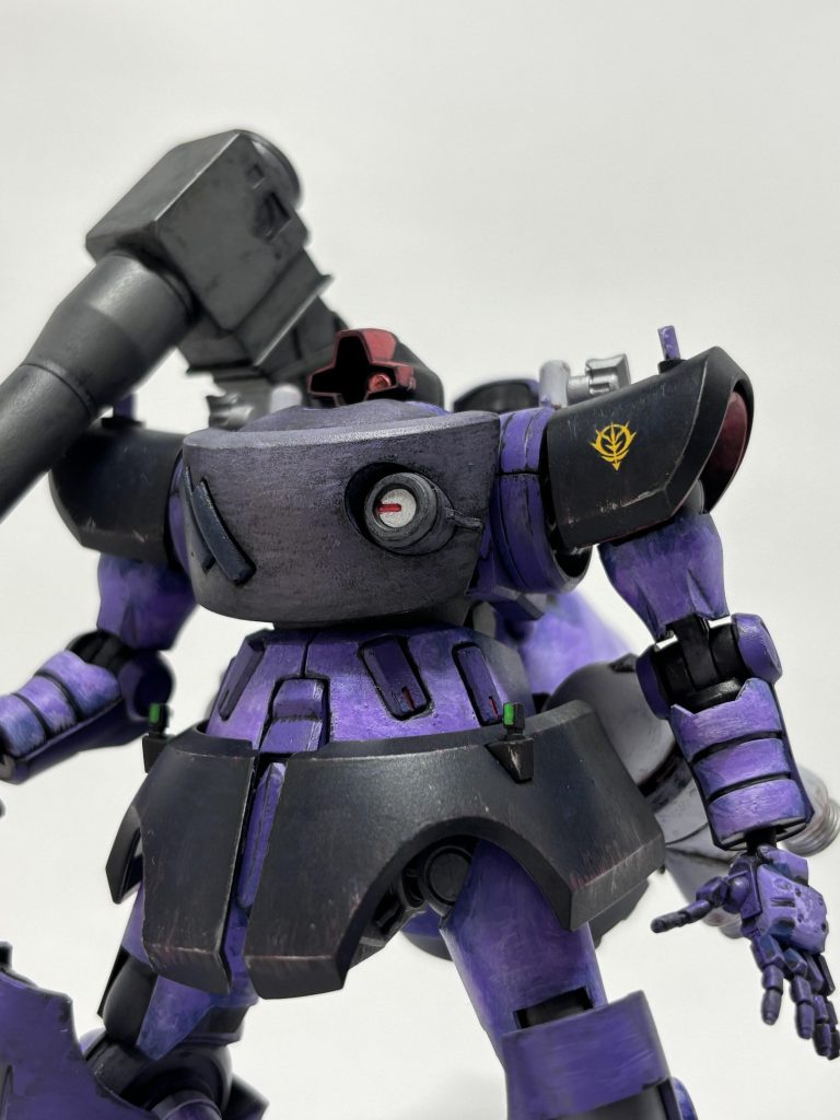 あんまりジオン系のモビルスーツ作らないから、モノアイ右に寄せてもイマイチグポーン感が出ませない問題。