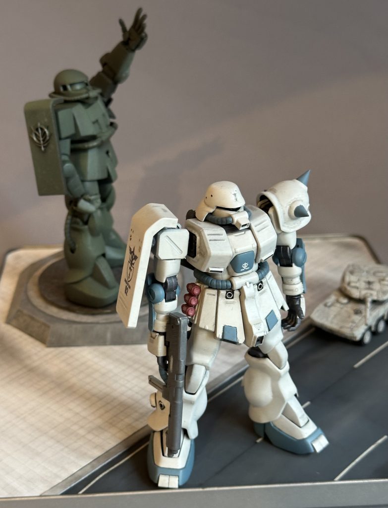 実機のザクと1/1ザク立像「自由の像」の対比、をやってみたかったんです。&nbsp;