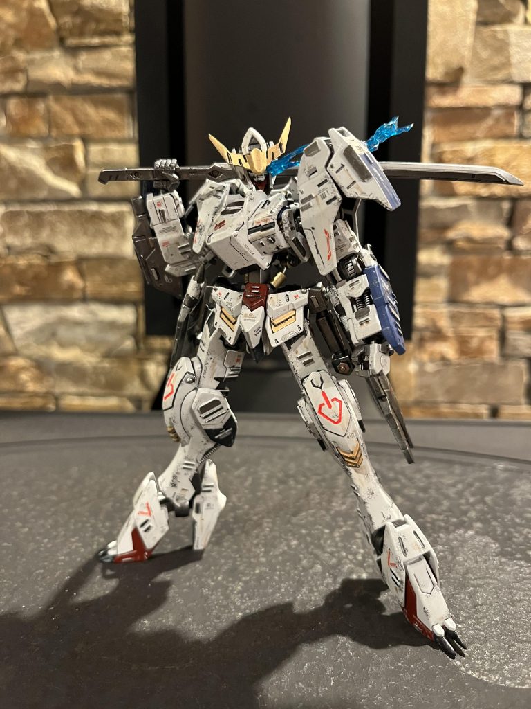 お次は太刀を持たせてポージング！ カルタ戦では使いませんでしたが第6形態のバルバトスといえばグレイズアイン戦も捨て難いということで今回太刀も制作しました(​ *´꒳`*​)