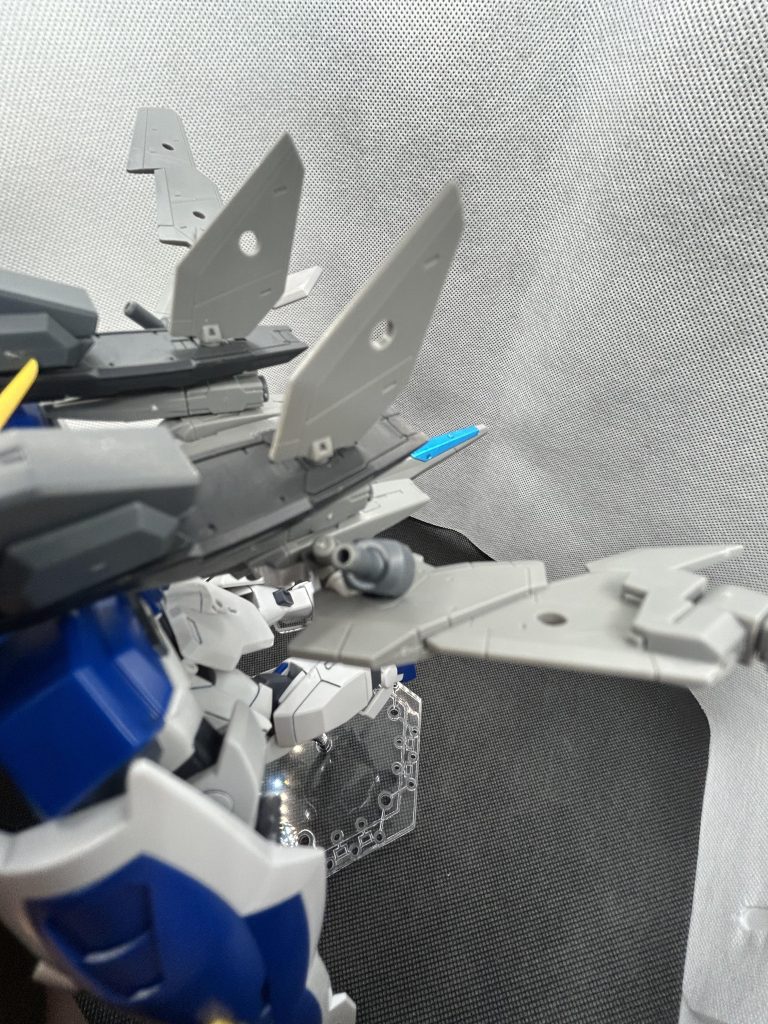 ヒノカズチ高エネルギービーム砲主翼に左右装備されている高火力ビーム砲。どの角度に照準でき、サーベル刄も発生可能。