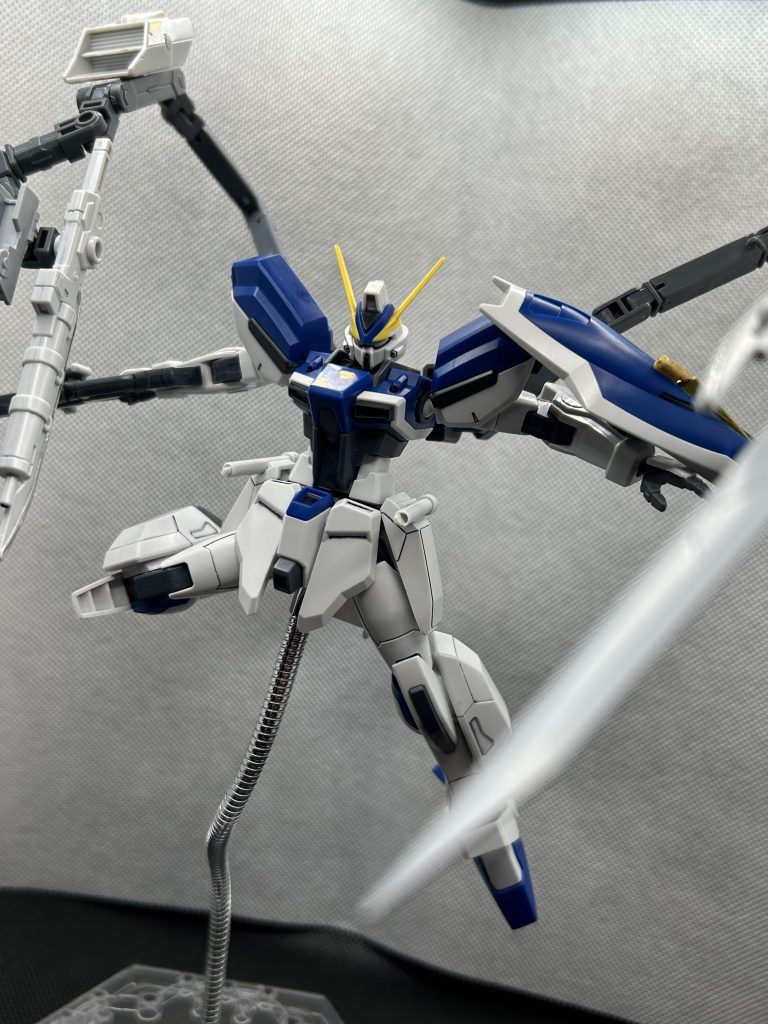 このポーズ以外と決まりますね〜。(gundam-kao7)