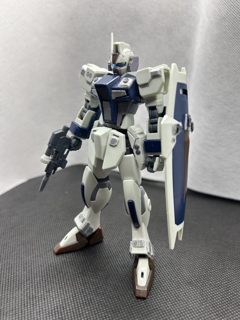 武装兵器:2 x 12.5mmトーデスシュレッケン4 x 誘導ミサイル　クーゲルラウフ1 x ES02BビームサーベルM713Kビームカービン改: 一般的のビームカービンと違って、照準センサー性能向上されている。シールド(未完成状態)