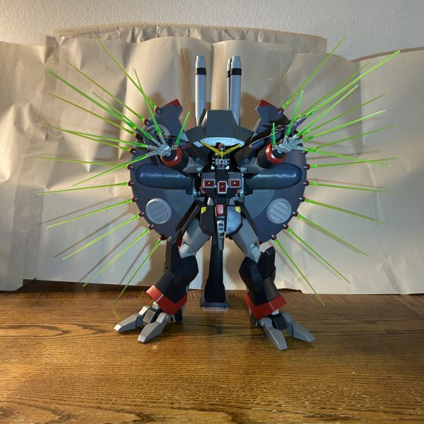 設定内容：地球連合軍第3ルクセンベルグ艦隊。大西洋連邦ダブリン基地から出撃され、ザフト所有ジブラルタル基地の襲撃に向かっている。その後地球圏に降下したベルサイユ艦隊と合流し、各地アフリカユニオンに建造されたザフト軍基地や各地大陸にルクセンベルグ艦隊に侵攻されている。&nbsp;と言う設定にしてみました。&nbsp;長年数々のキットを組み立ててストライカーパックを改造、もしくは塗装したりしました。（5枚目）