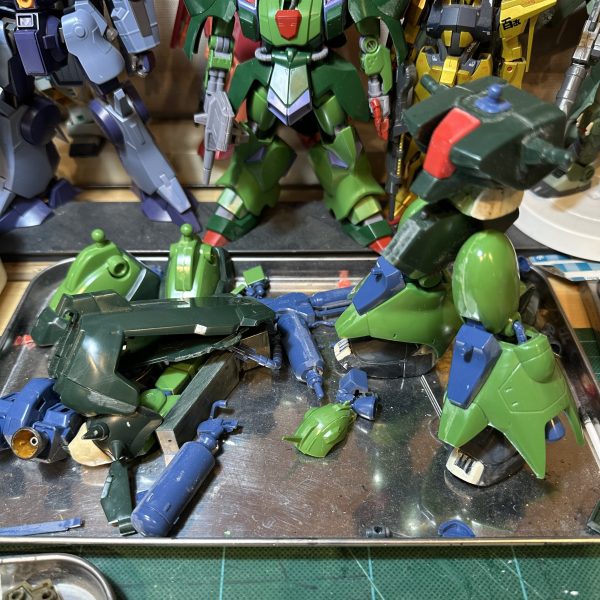 製作中のリーベン・ヴォルフもザクIII改もご覧の状態なのでもう投稿出来るネタがないっす！（2枚目）