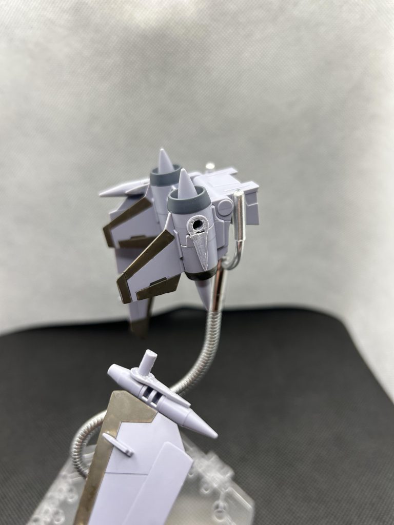 可動軸はウィンダムのランナー部分を再利用しただけです。上手く出来たと思います。