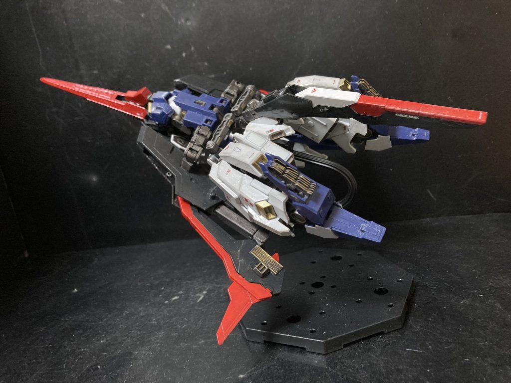 ウェブライダー形態です。もちろん差し替え無しの完全変形。可変方式はZガンダム準拠です