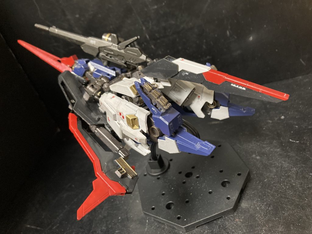 ライフル装備今回はそういう部分はオミットしたので、可変機構は比較的簡単になってます。可変させるのがストレスになっちゃうの嫌ですもんね。