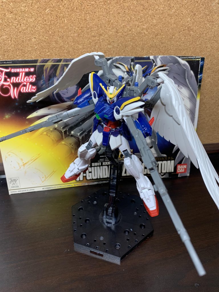 改造の中で腰のフロントスカートの可動が狭くなってしまったので片膝立ちなどのポーズが出来なくなってしまいました。そこは失敗しましたが全体的にはかっこよく出来て満足してます！今回は自分の拙い作品を見て頂きありがとうございました！