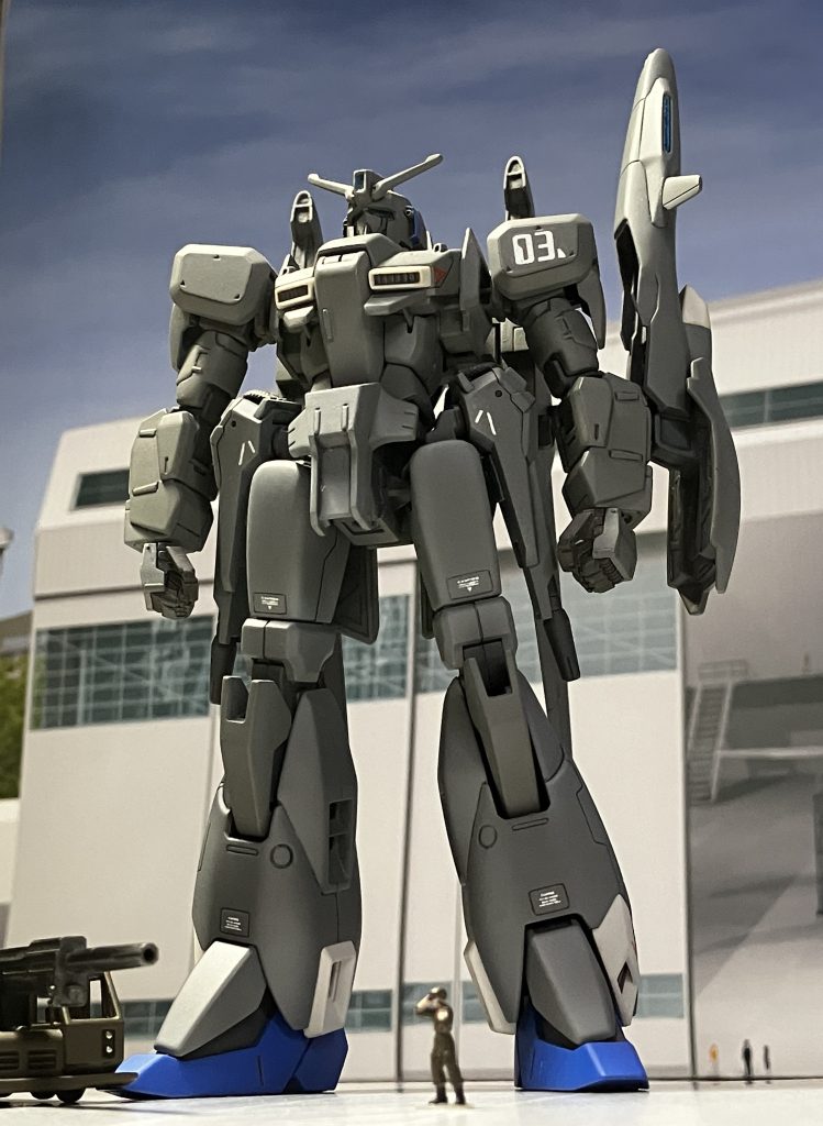 ZプラスA1です。が！、これC1として作った物をフンドシパーツとシールドを交換して背中のプロペラント外して撮影しました。背景は箱庭技研さんの空港整備場です。