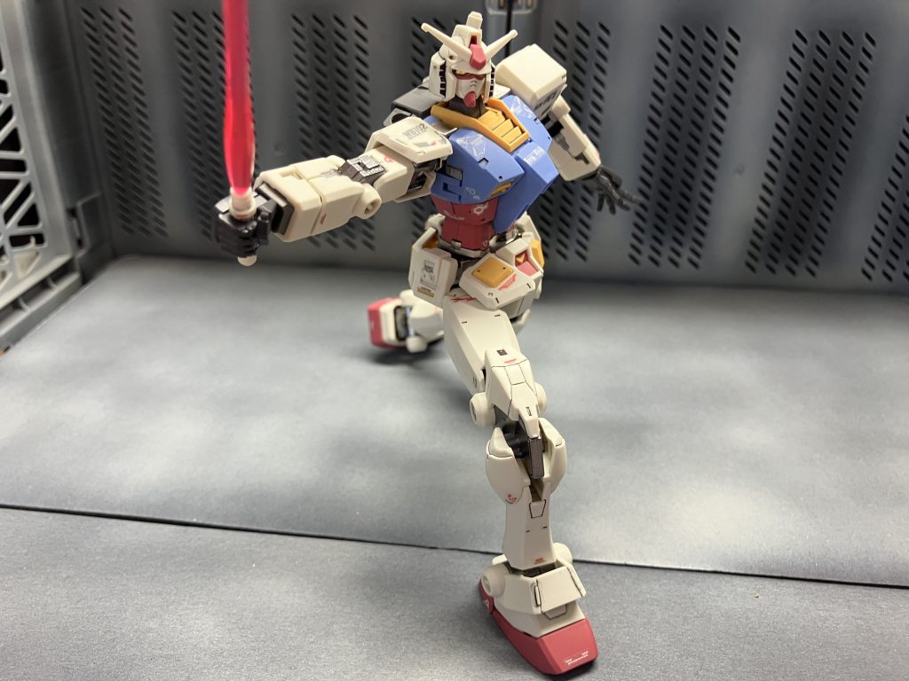 この様なポージングも出来ますが、自立は非常に困難ですw🤣(何とか立ってる状態ですw😆)