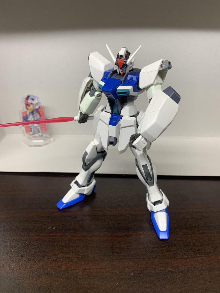 近接タイプ　サイドアーマーにビームサーベルを装備し腕部に追加装甲を加え近接戦闘に特化している