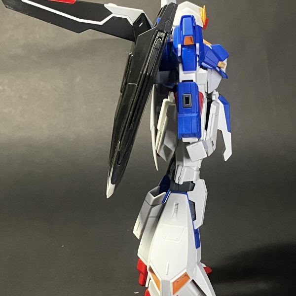 加工作業はほぼ終わりました。フライングアーマーの角度変更できる様にしてます。脚のポージングがし易くなります。LED化でお目々パッチリ。一応蛍光塗料も塗ってあるのでブルーライトでも光ります。（3枚目）