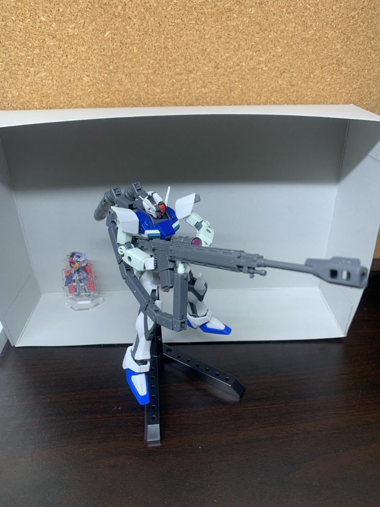 狙撃タイプ　背部にエネルギーパックを積み対艦ライフルを装備