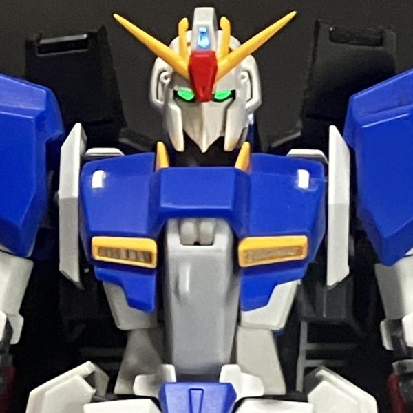 加工作業はほぼ終わりました。フライングアーマーの角度変更できる様にしてます。脚のポージングがし易くなります。LED化でお目々パッチリ。一応蛍光塗料も塗ってあるのでブルーライトでも光ります。（5枚目）