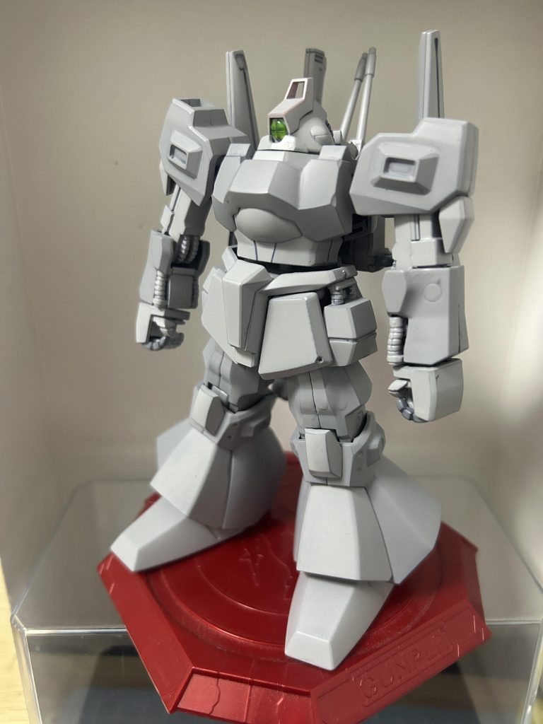 改造開始時、サフを吹いた状態