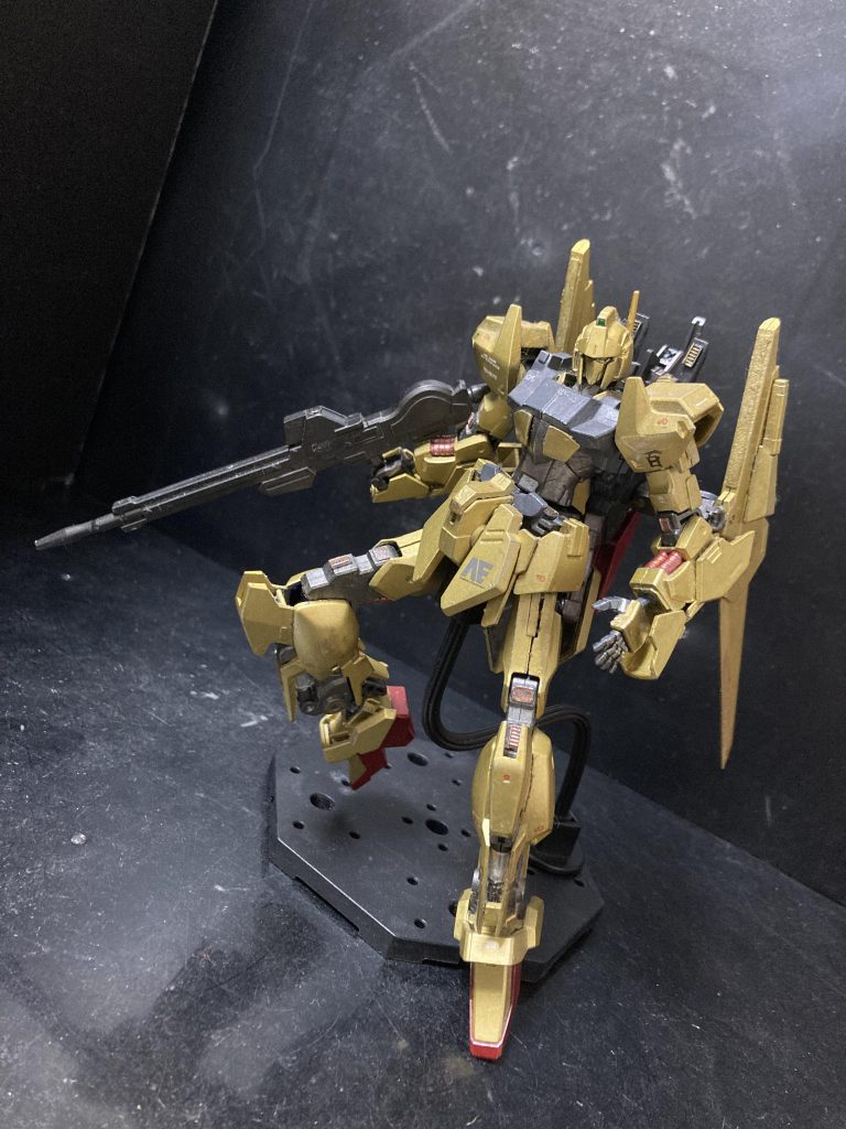 藤田版Zガンダムと対になる機体として、ずいぶん前に作った百万式を改修しました。元々バックパックで付いてた大型のメガバズーカランチャーは痛んでで形状保持できなかったので、新たに簡易的なバックパックを制作。