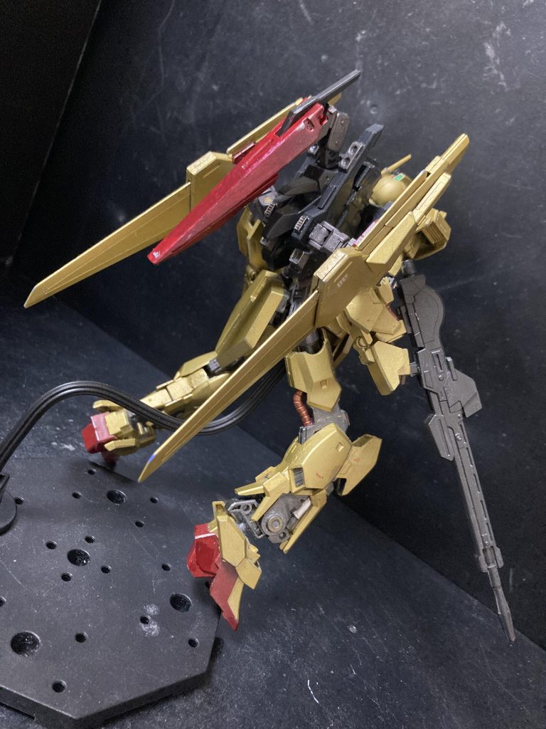 そうした事でオリジナルの百式のイメージに近くなってます。しかし、全然売ってませんね百万式。めちゃくちゃカッコいい機体なんですけど。(´ω｀；)