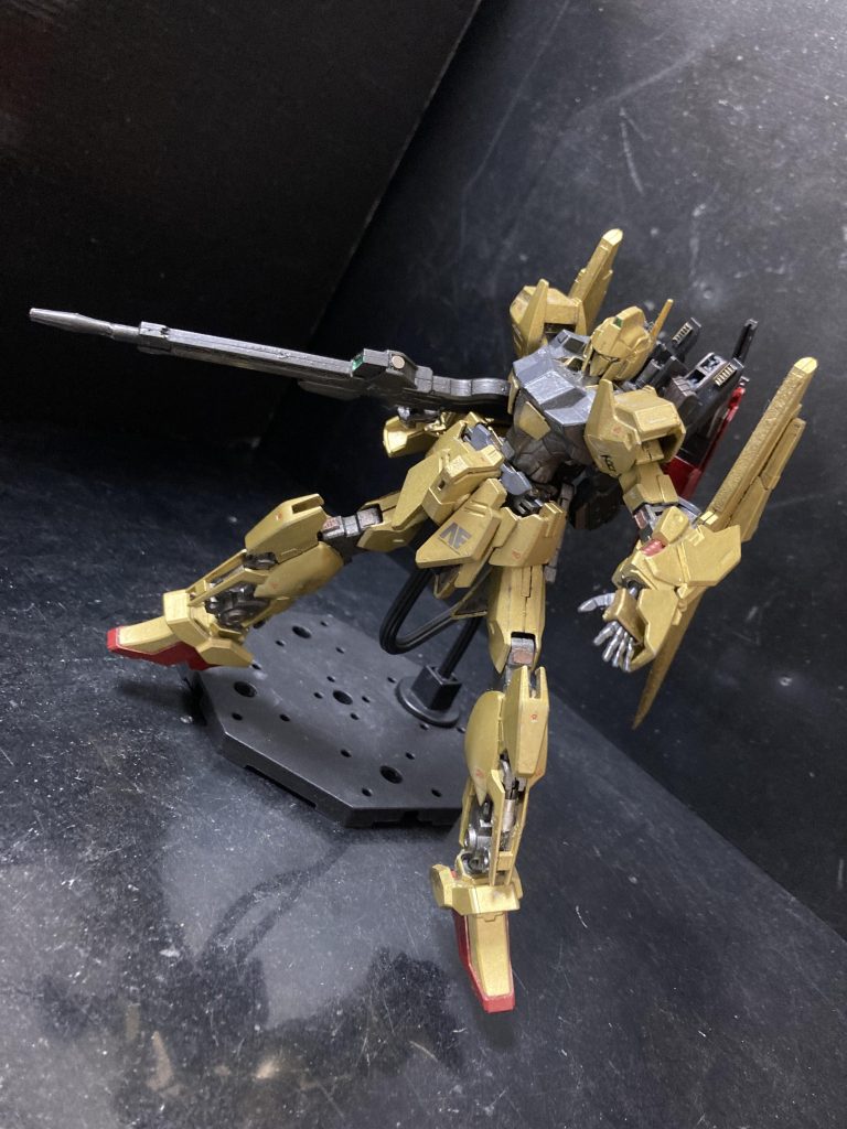 藤田版Zガンダムと対になる機体として、ずいぶん前に作った百万式を改修しました。元々バックパックで付いてた大型のメガバズーカランチャーは痛んでで形状保持できなかったので、新たに簡易的なバックパックを制作。