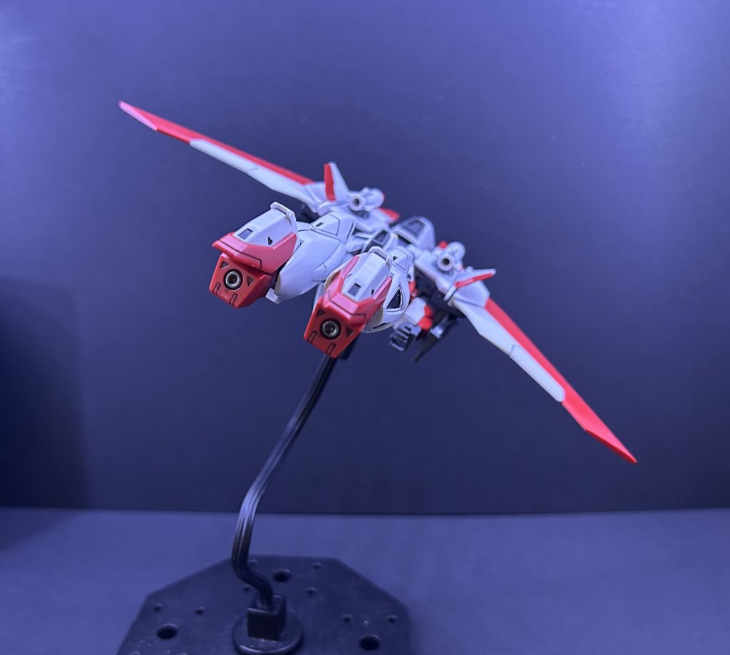 変形プロセスとフォルムはウィングガンダムを彷彿させるキットでした。