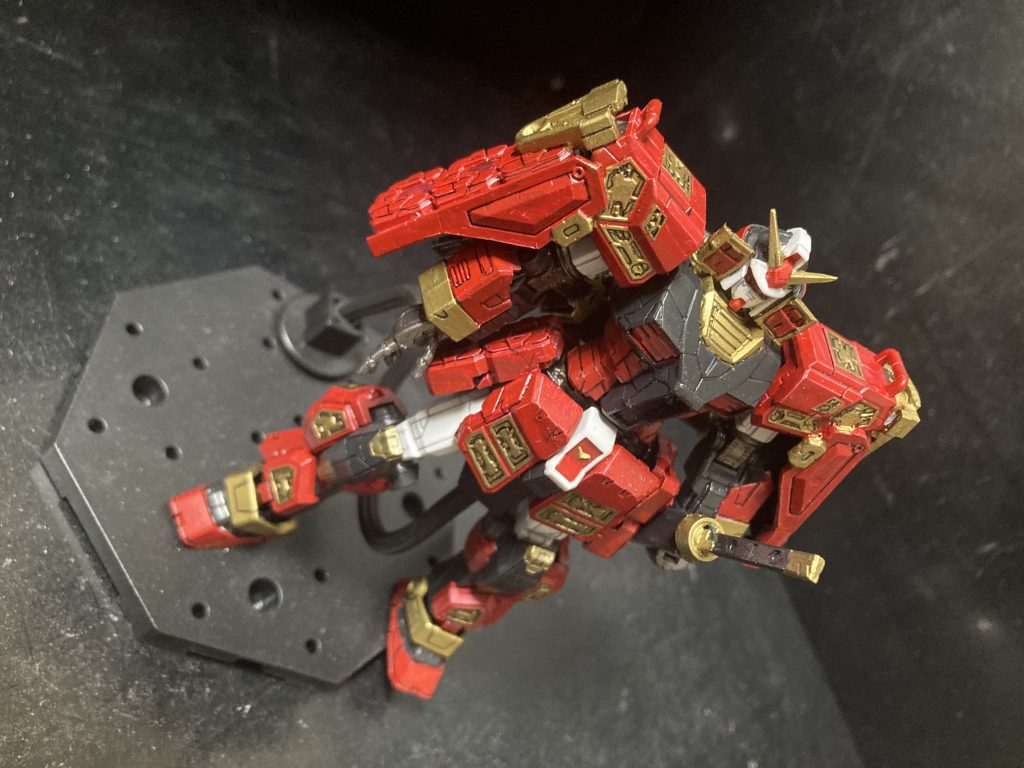 そんな時に武者頑駄無ですよ。素晴らしいアイディアですよ。(2度目)まったく違和感ありません。グラスフェザーのガラス部分がうまく武者鎧の表現にマッチしてます。