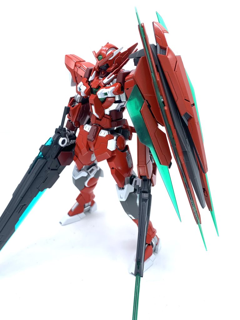 漫画内でELSとの闘いでアストレアはフレームまでELSに侵食されていた感じだったので、フレーム色はシルバーに統一ELSクァンタならぬELSアストレア侵食率の高そうな頭部と胴体をアストレアそのままに、手足をクァンタのパーツを使ってアップデートしたイメージです