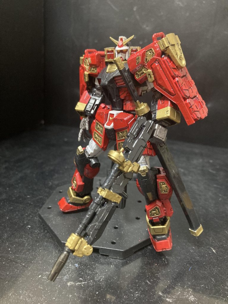 種子島ライフルです。こちらもガンダムのビームライフルとグラスフェザー装備の内容物を切り貼りして作りました。