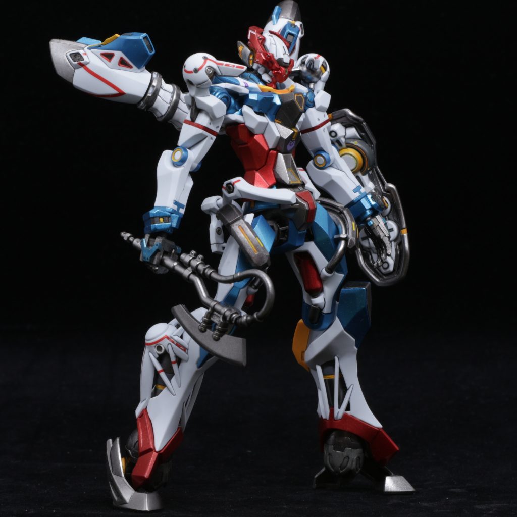 この頭もカッコいいと思います。頭は小さいパーツが多く、HGとは思えないほどよくパーツ分割されていました。