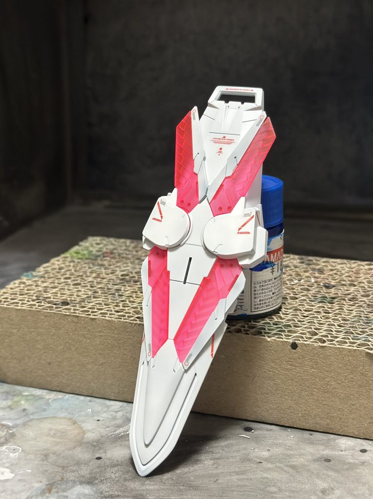 サイコフレームにパールコートしてほんのり粒子感がでるように