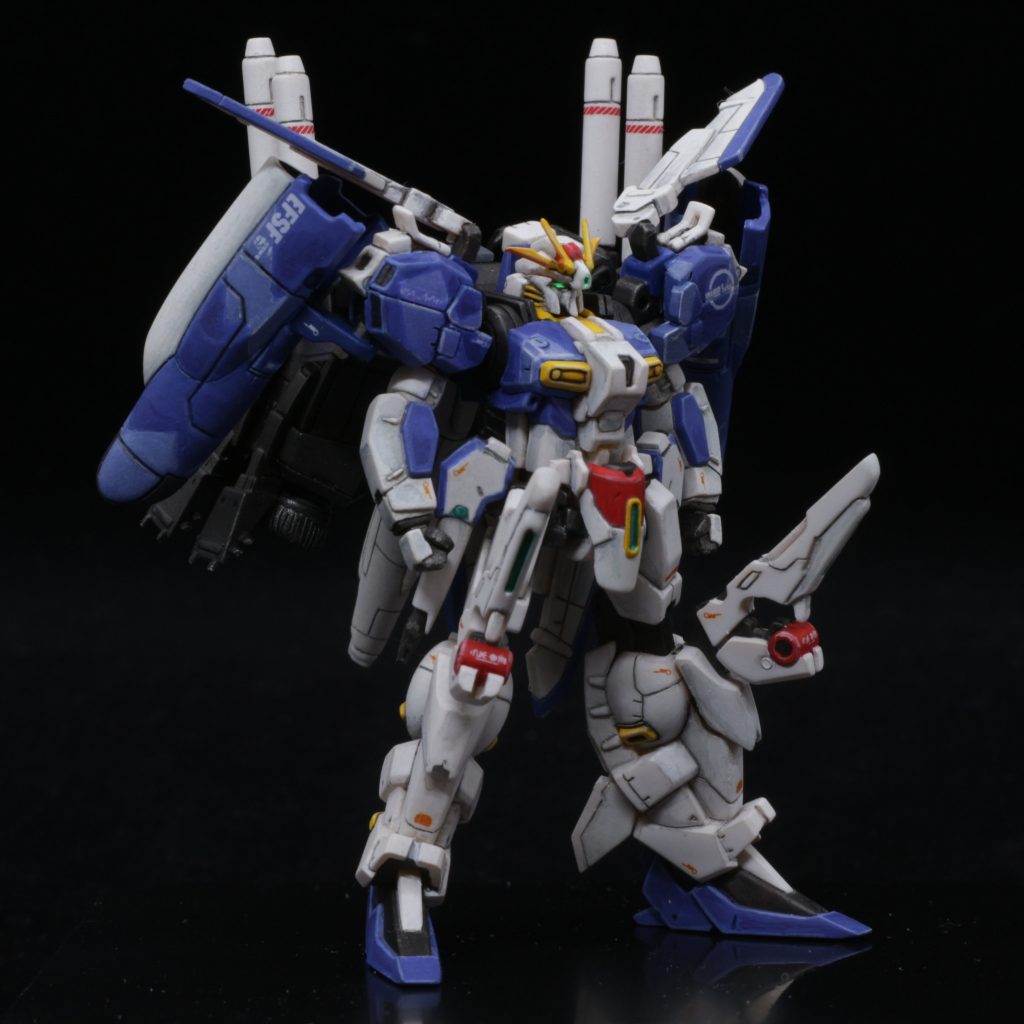 ホワイト部分の陰影を強調。スプリット迷彩は主張抑え目。カラー部分のエッジを強調して立体感を出すようにしてみました。第1弾は前後のボリュームがあって斜め45度からの見栄えがすばらしい。