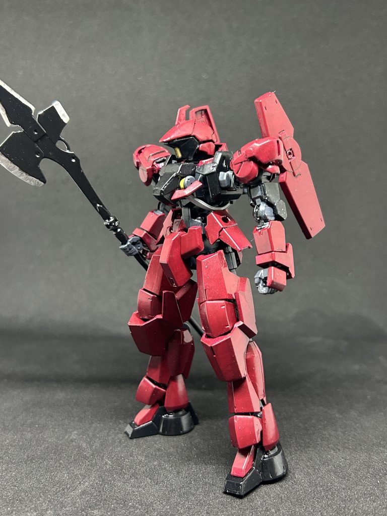 肩をエアリアルが凄くあったので軸変えてグレイズに装備、脚も追加装甲みたいに余ってたグレイズのパーツを取り付けました。