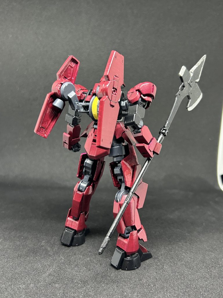 背中はブースター部分をオプションパーツ07パワードアームドパワーダーの稼働軸を使って少し横にできるようにしました。