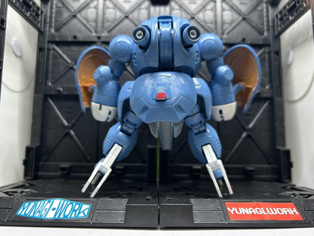 お尻もポイントで赤く塗りました。