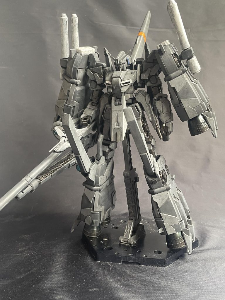 台座が無いと立てません。