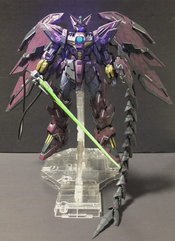 全体的なシルエットはそのまま、主に筋彫りで情報量を増やしました。正面はアシンメトリーがバレますね…