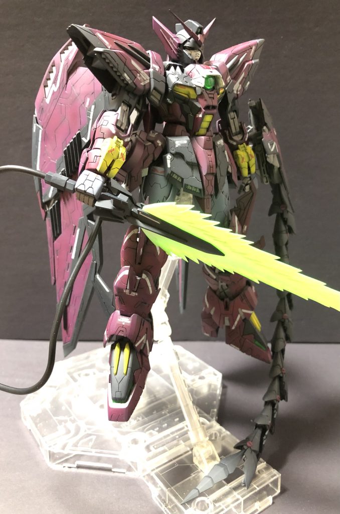 頭部の頬の部分延長とアンテナシャープ化しました。ずっと素立ち…